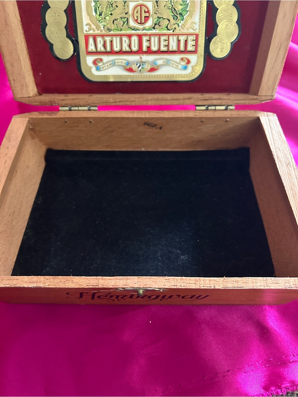 Vintage Hemingway Cigar Box - Picture 4 of 8